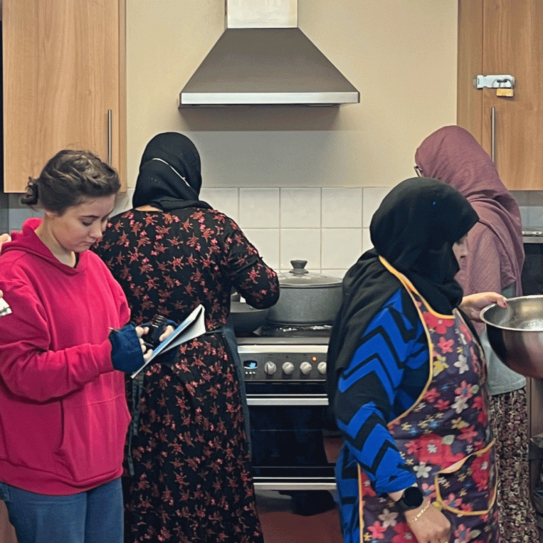 Student illustrating a cooking workshop