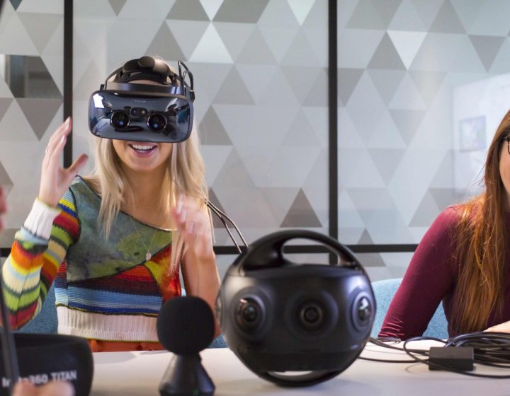 Immersive Business clients using VR equipment