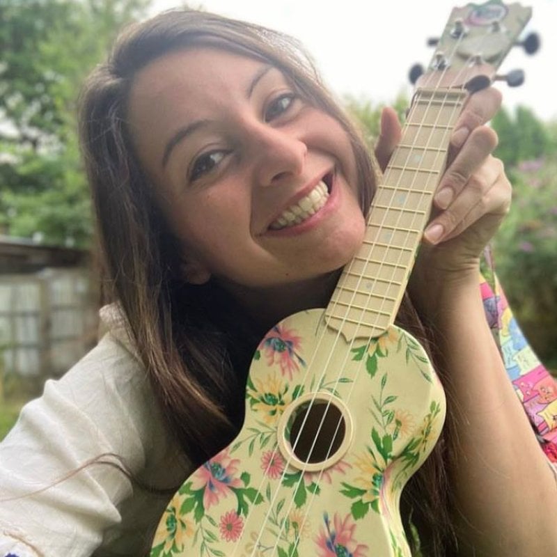 A headshot image of performer Mimi Attenburrow